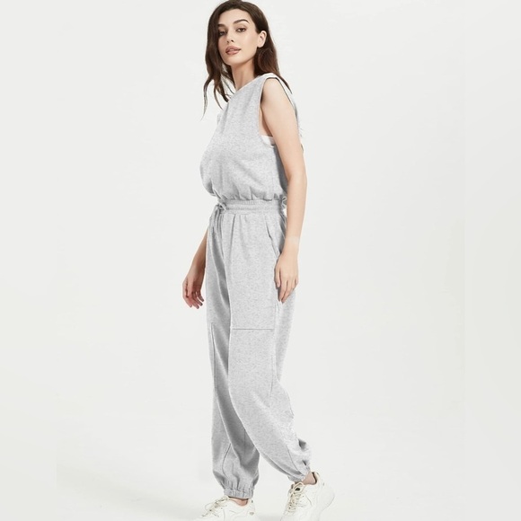 Women's Casual Light Gray Jumpsuit Sleeveless Loose One Piece
Ones ir Po… - Picture 5 of 9